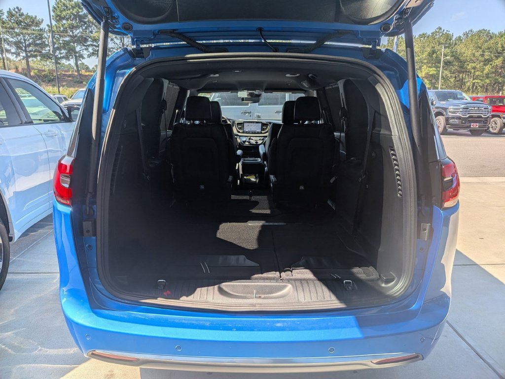 New 2027 Chrysler Pacifica Select FWD image 28