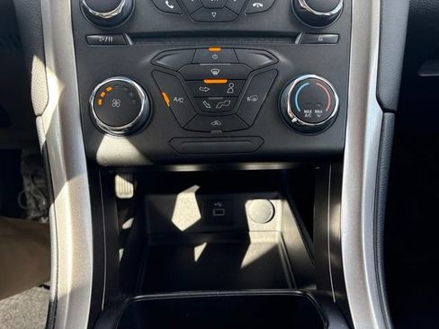 Used 2017 Ford Fusion SE FWD image 15