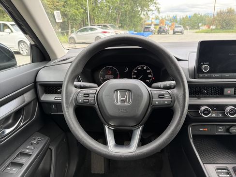 Used 2025 Honda CR-V LX image 14