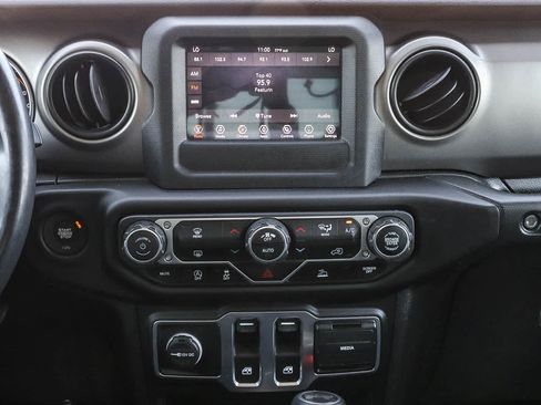 Used 2021 Jeep Wrangler Sport AWD/4WD image 18