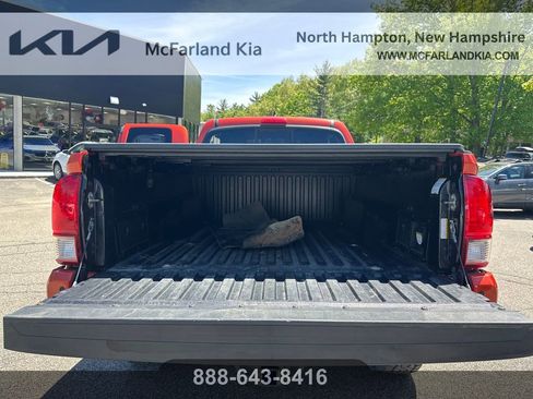 Used 2016 Toyota Tacoma TRD Off-Road w/ Premium & Technology Package AWD/4WD image 32