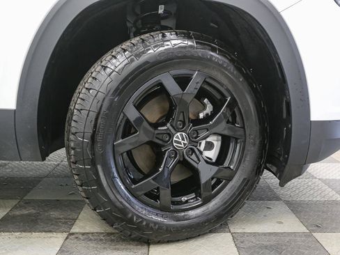 Certified 2025 Volkswagen Atlas Peak Edition SE image 19