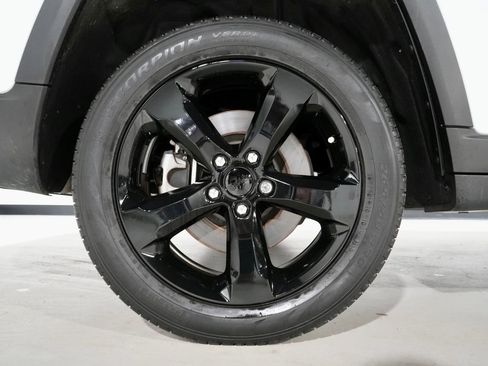 Used 2023 Jeep Grand Cherokee L Limited w/ Black Appearance Package image 36