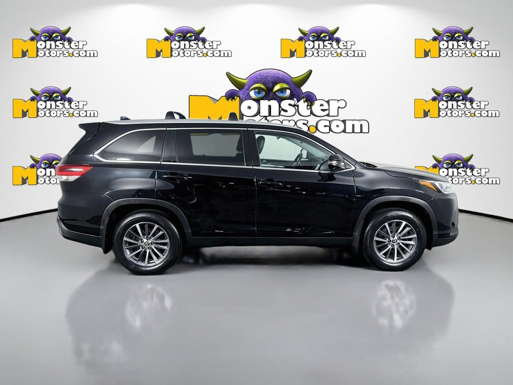 Used 2019 Toyota Highlander XLE AWD/4WD image 4