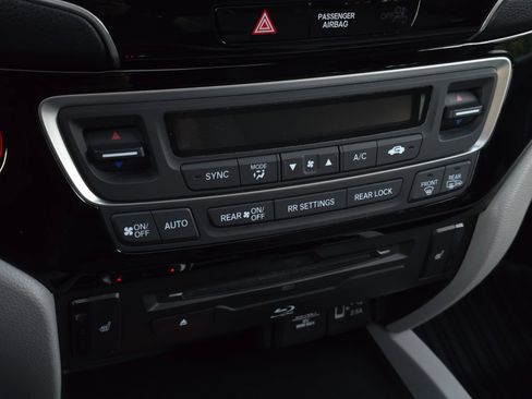Used 2019 Honda Pilot Touring image 33