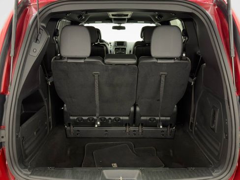 Used 2014 Dodge Grand Caravan SXT image 9