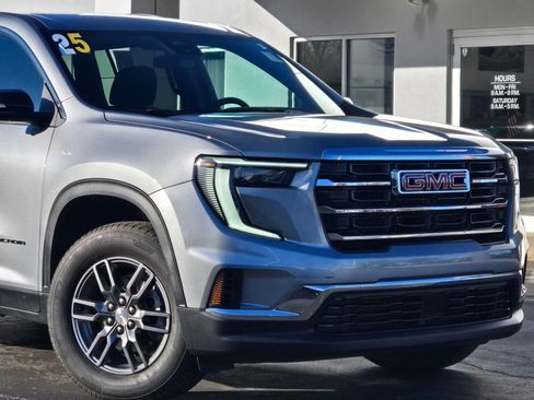 Certified 2025 GMC Acadia Elevation image 3