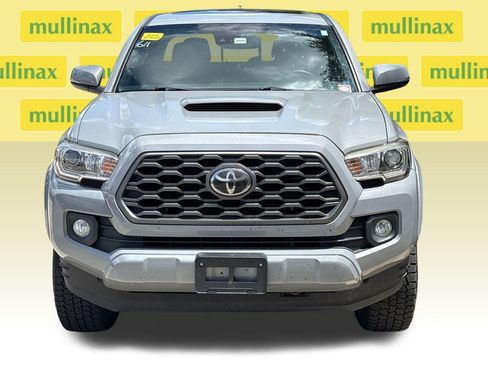 Used 2020 Toyota Tacoma TRD Sport w/ TRD Premium Sport Package AWD/4WD image 15