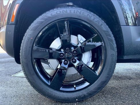 New 2026 Land Rover Defender 110 S image 11