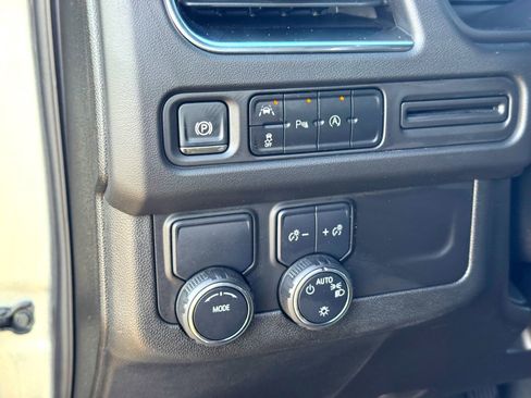 Used 2024 Chevrolet Suburban RST image 14