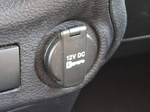 Used 2016 Jeep Wrangler Unlimited Sahara w/ Connectivity Group AWD/4WD image 18