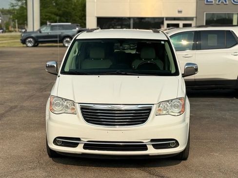 Used 2015 Chrysler Town & Country Limited FWD image 30