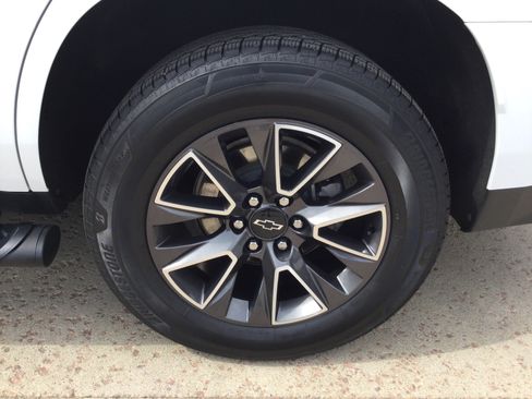 Used 2021 Chevrolet Tahoe Z71 w/ Luxury Package AWD/4WD image 9