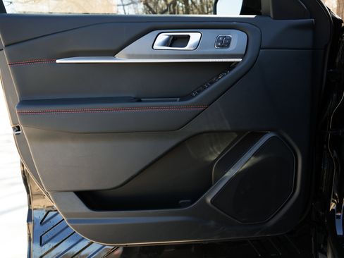 Used 2026 Ford Explorer ST image 33