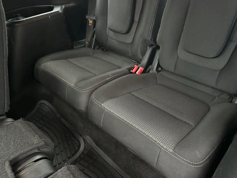 Used 2017 Ford Explorer XLT image 15