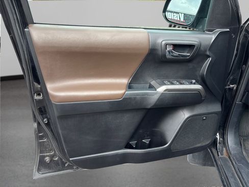 Used 2017 Toyota Tacoma Limited image 25