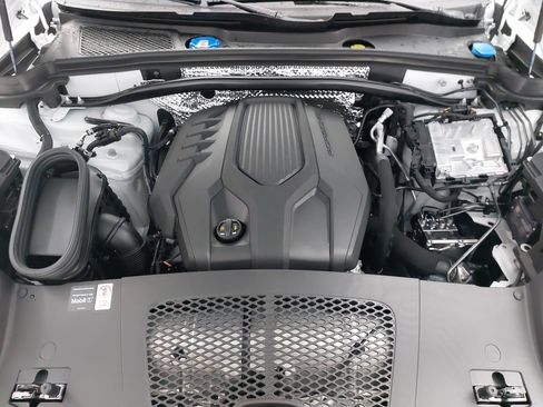 New 2026 Porsche Macan image 33