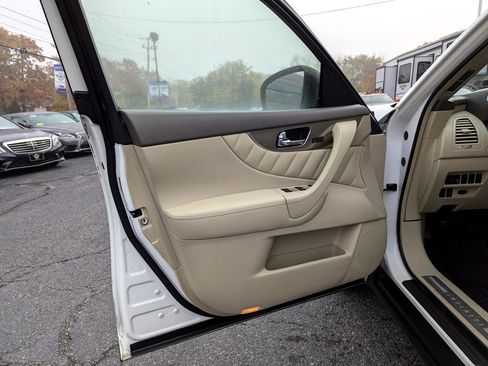 Used 2010 INFINITI FX35 AWD w/ Navigation Pkg image 11