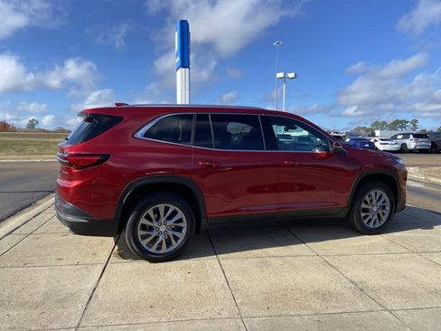 Used 2025 Buick Enclave Preferred w/ Power Package image 11