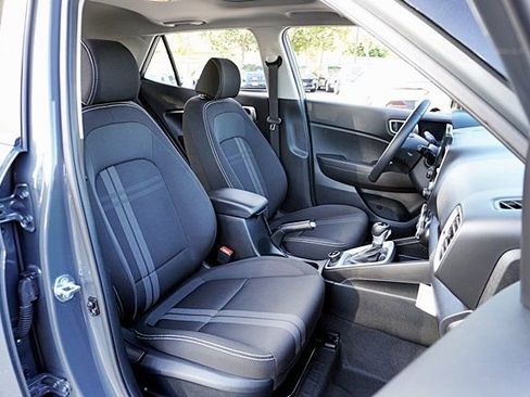 Certified 2025 Hyundai Venue SEL FWD image 12