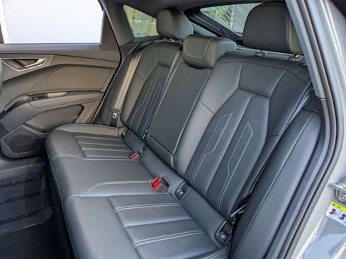 Used 2023 Audi Q4 e-tron Premium image 31