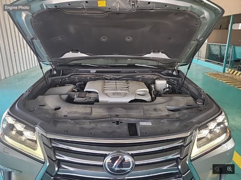 Used 2017 Lexus LX 570 4WD w/ Luxury Package image 11