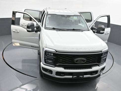 Used 2025 Ford F250 Lariat w/ Black Appearance Package image 40