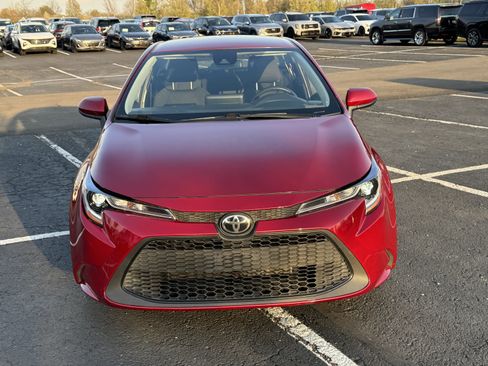 Used 2022 Toyota Corolla LE FWD image 3
