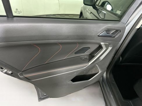 Used 2024 Volkswagen Tiguan SE image 25