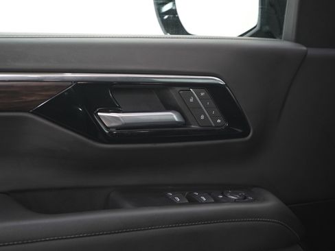 Used 2025 Chevrolet Tahoe LT AWD/4WD image 24