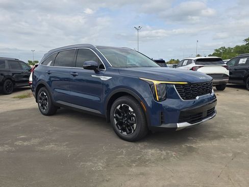 New 2026 Kia Sorento S FWD image 2