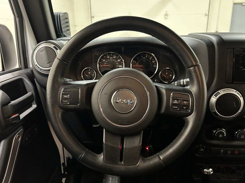 Used 2015 Jeep Wrangler Unlimited Sahara w/ Trailer Tow Group image 17