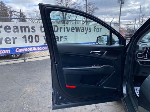 Used 2023 Kia Sportage EX image 12