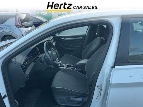 Used 2025 Volkswagen Jetta Sport image 9