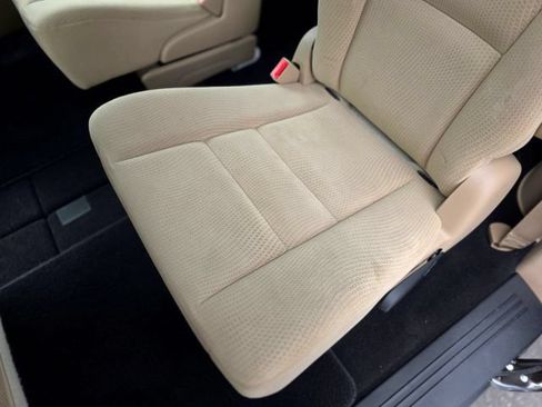 Used 2015 Dodge Grand Caravan American Value Package w/ UConnect Hands-Free Group FWD image 33