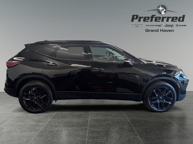 Used 2023 Chevrolet Blazer LT AWD/4WD image 9