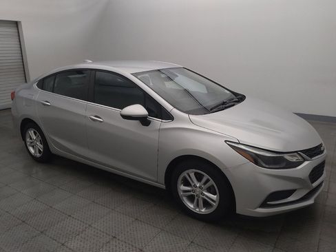 Used 2017 Chevrolet Cruze LT w/ Convenience Package FWD image 11