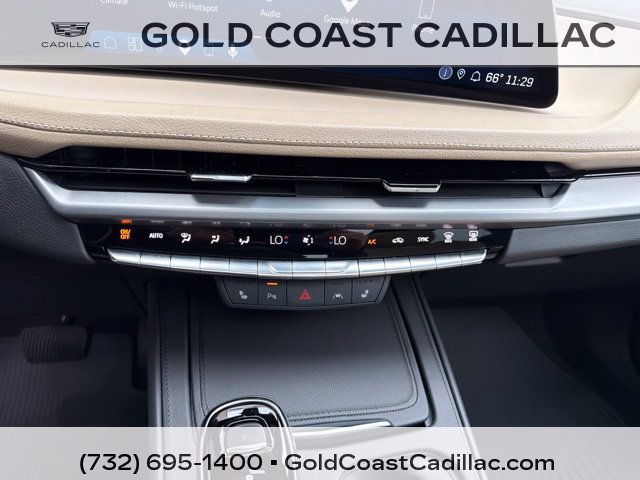 Used 2024 Cadillac XT4 Luxury w/ Cold Weather Package AWD/4WD image 25