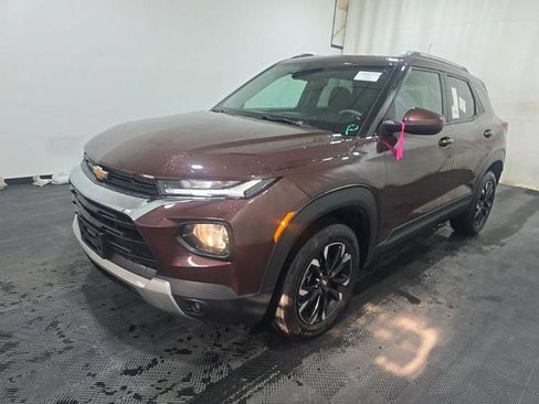 Used 2023 Chevrolet TrailBlazer LT AWD/4WD image 2
