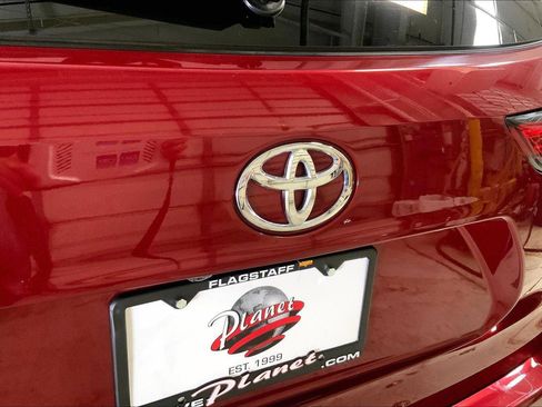 Used 2022 Toyota Highlander XLE image 32
