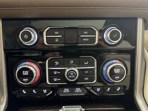 Used 2021 GMC Yukon Denali w/ Denali Premium Package image 32