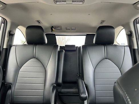 Used 2021 Toyota Highlander XLE image 23