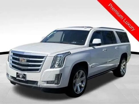 Used 2018 Cadillac Escalade ESV Premium Luxury RWD image 3