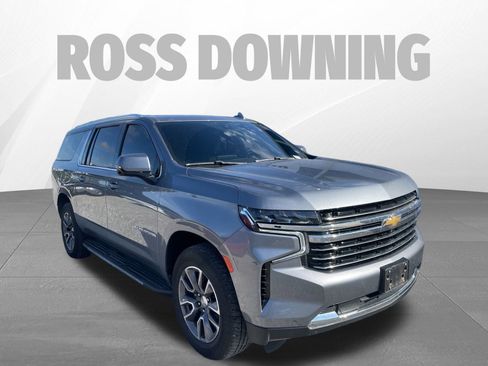 Used 2022 Chevrolet Suburban LT w/ Luxury Package image 3