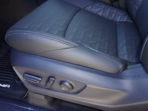 New 2025 Toyota Tacoma TRD Off-Road image 10