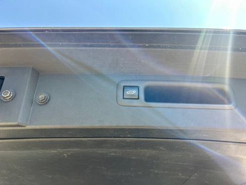 Used 2022 Toyota Highlander XLE FWD image 10
