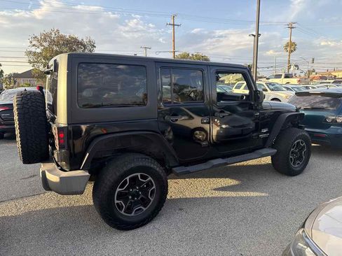 Used 2013 Jeep Wrangler Unlimited Sahara w/ Connectivity Group AWD/4WD image 4