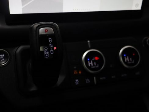 Used 2023 Land Rover Defender 110 V8 image 11