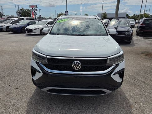 Used 2022 Volkswagen Taos SE FWD image 17