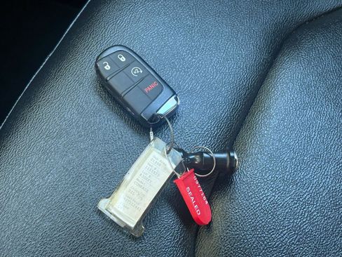 Used 2025 Jeep Compass Limited AWD/4WD image 18